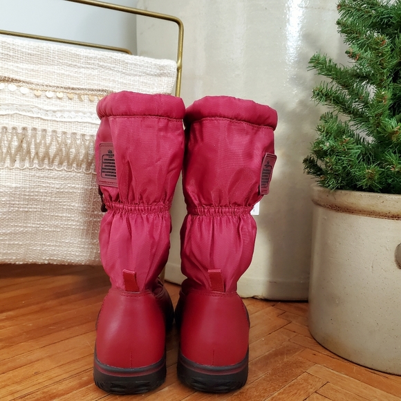 **RARE** Coach Sage Nylon Ruby Red Leather Winter Boots Sz 5.5B - Picture 6 of 11